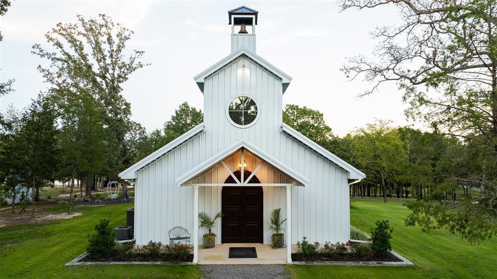450 Northeast Loop 7 Athens, TX 75751 - Photo 16 of 38 a front view of a house with garden