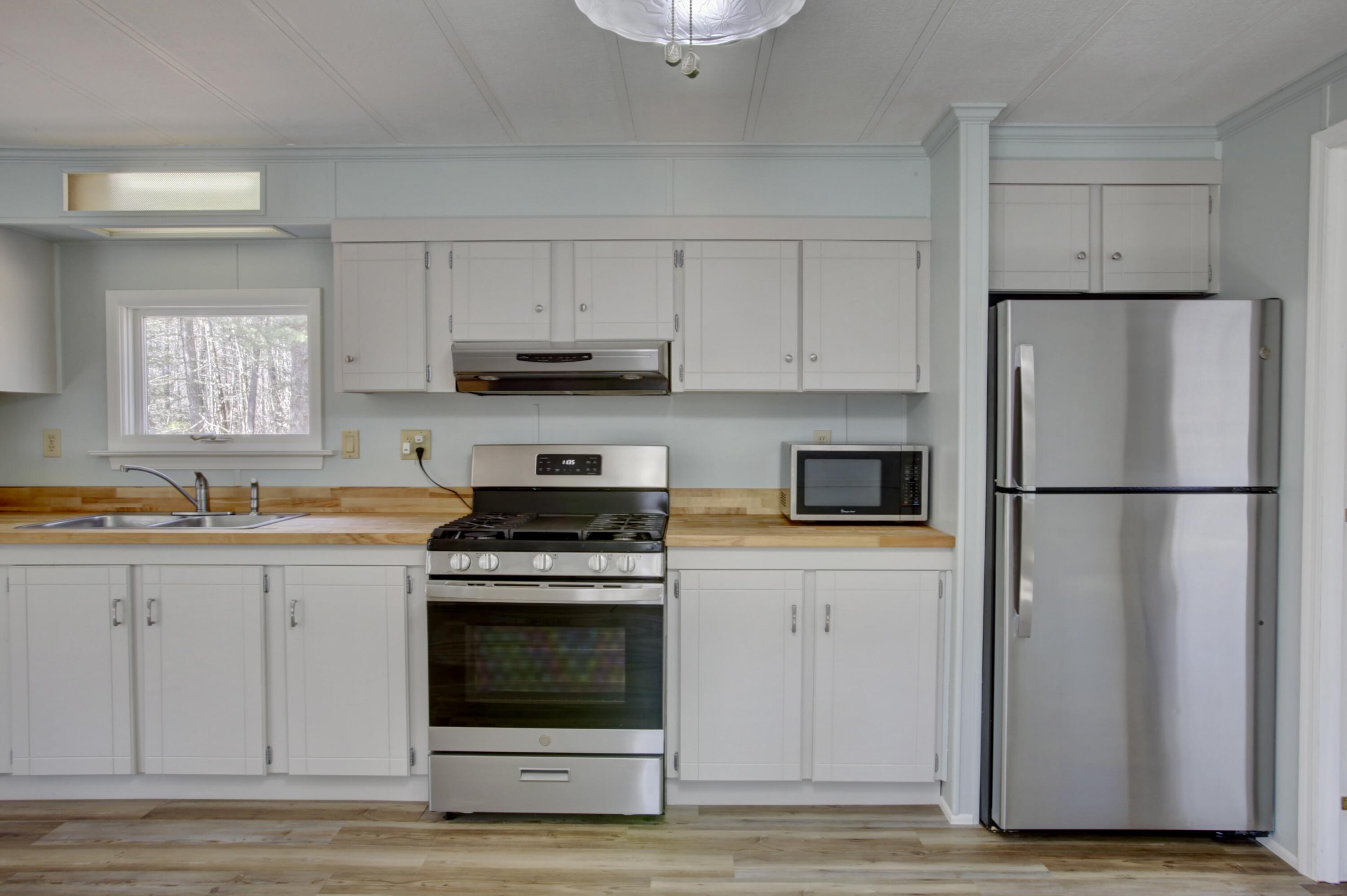 400 Portland Road Buxton, ME 04093 - Photo 9 of 28 400 Portland Rd - Kitchen