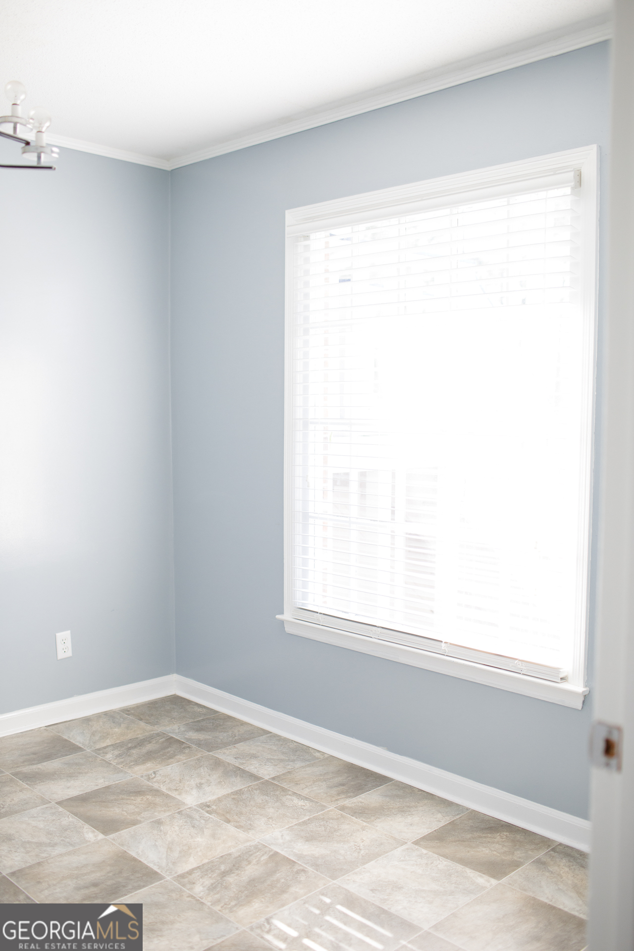 2110 Ware Street Blackshear, GA 31516 - Photo 19 of 57 a view of a window in a room