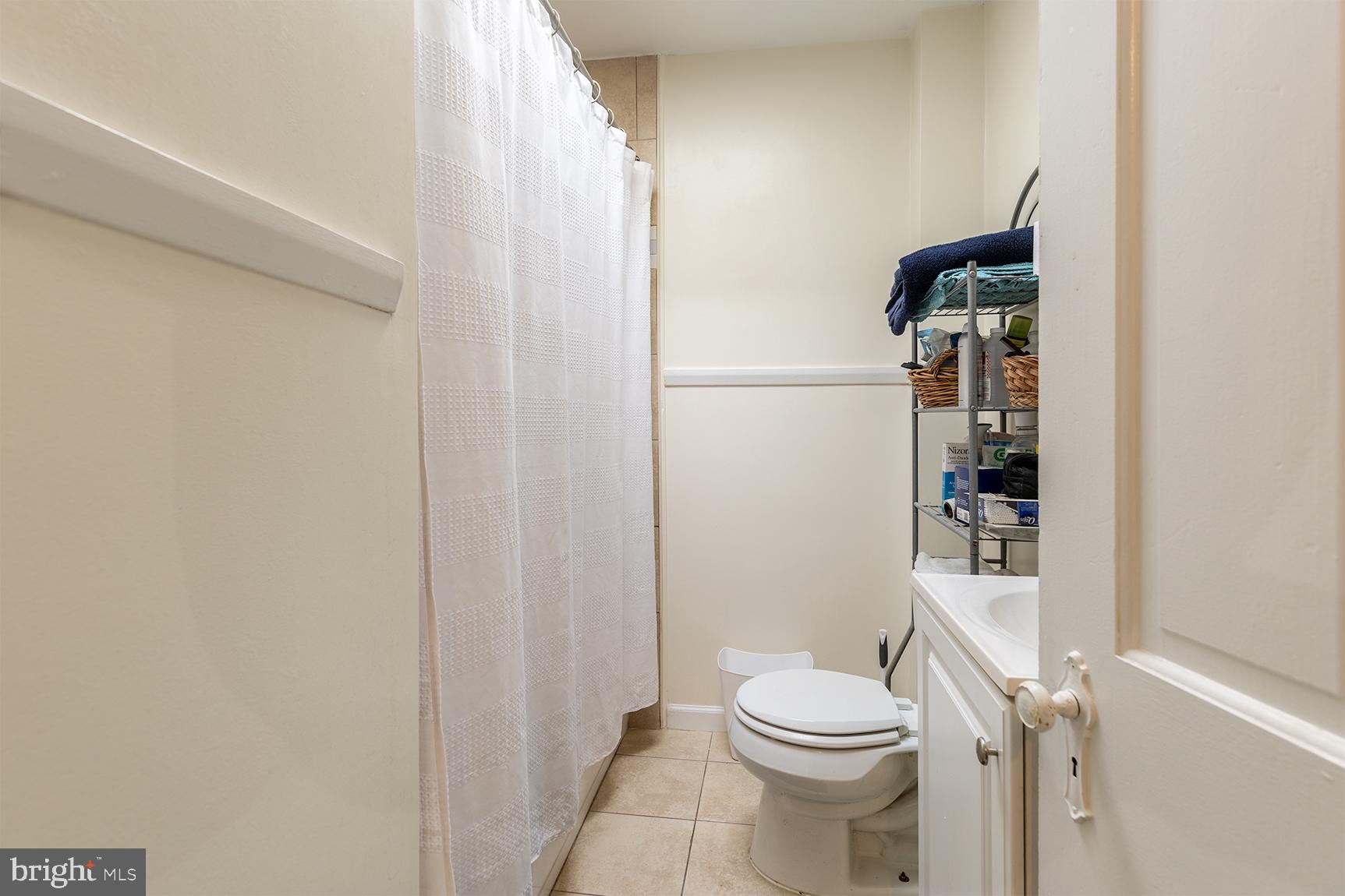 5318 Brookwood Road Baltimore, MD 21225 - Photo 21 of 34 Upstairs full bath