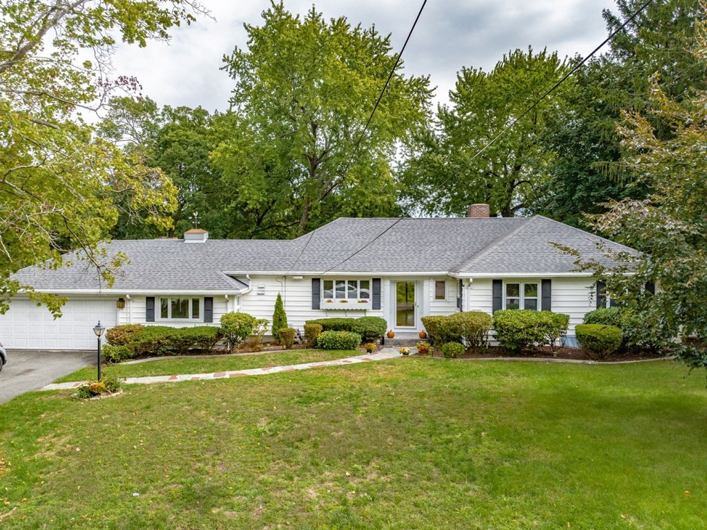 35 Wendover Road Springfield, MA 01118 - Photo 1 of 40
