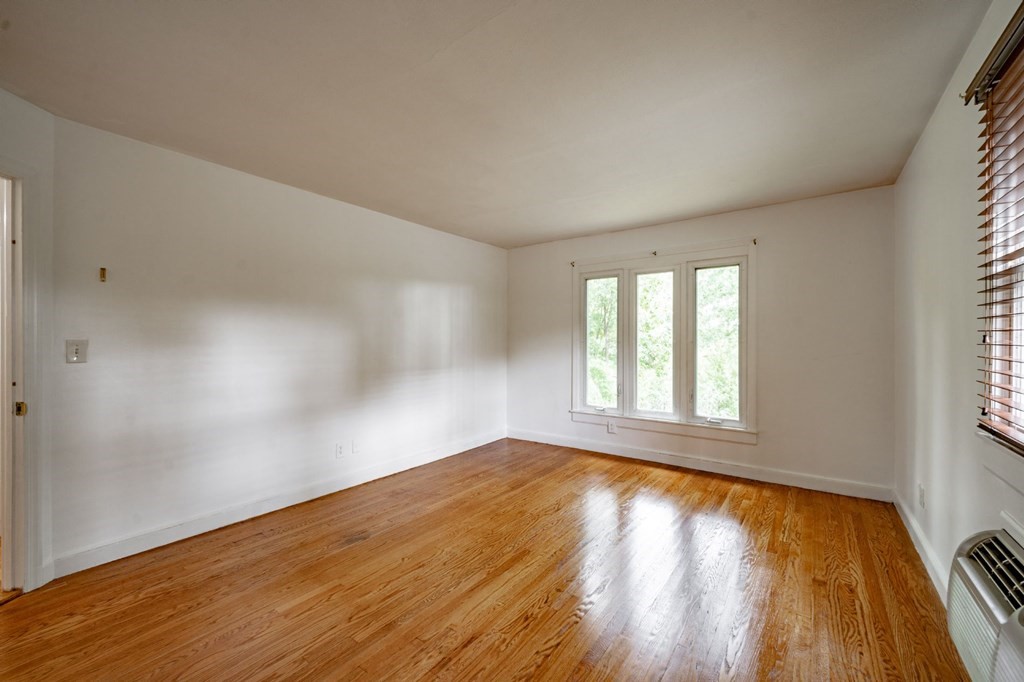 35 Wendover Road Springfield, MA 01118 - Photo 11 of 40