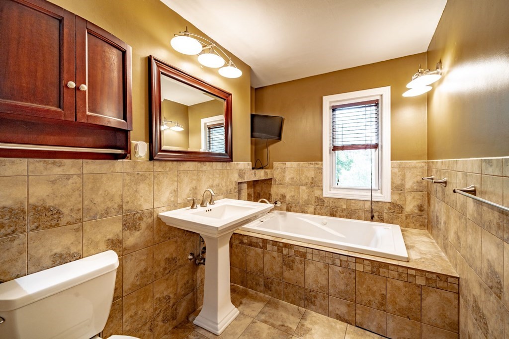 35 Wendover Road Springfield, MA 01118 - Photo 15 of 40