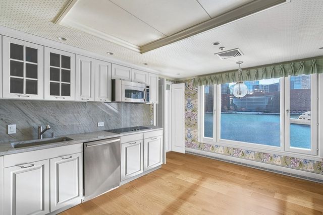 $3,350,000 | 20 Rowes Wharf, Unit 310, Boston, MA 02110