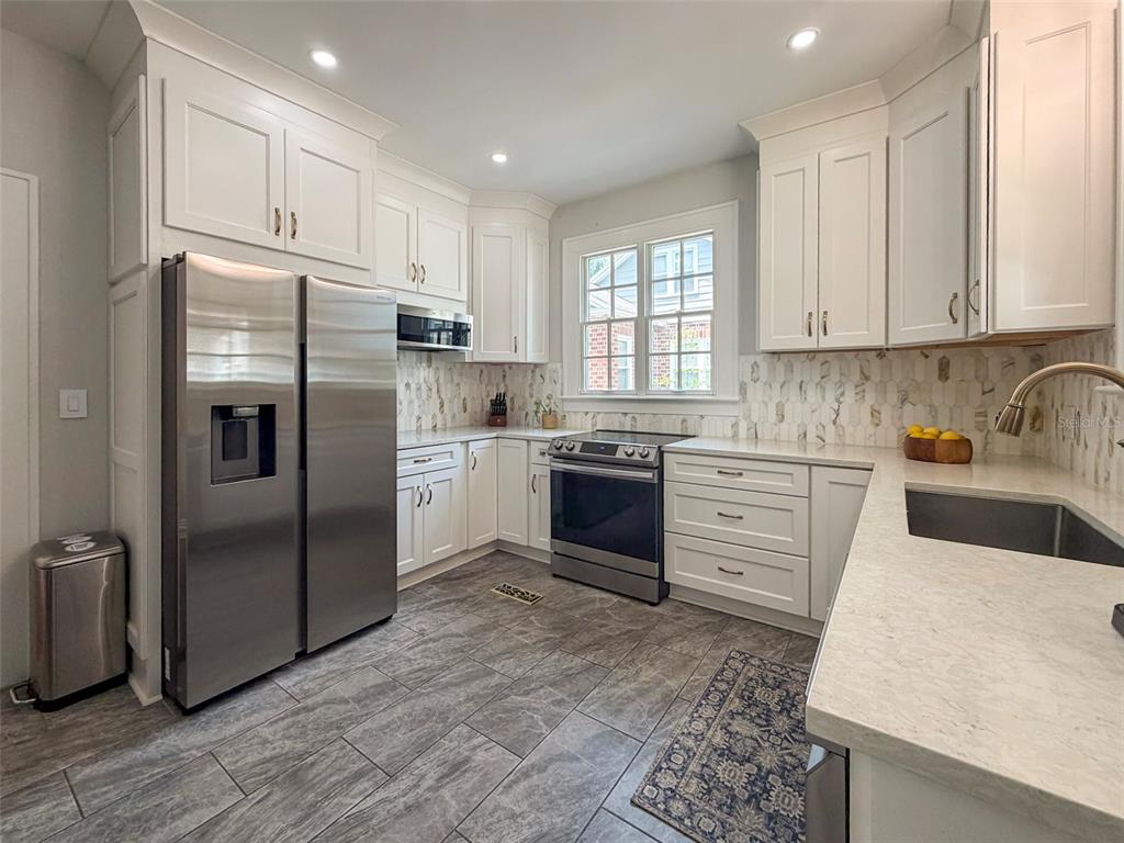 417 Southwest 10th Street Gainesville, FL 32601 - Photo 3 of 50