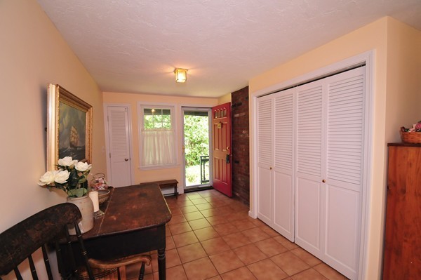 29 Johnson Road Sutton, MA 01590 - Photo 2 of 29 a living room with furniture
