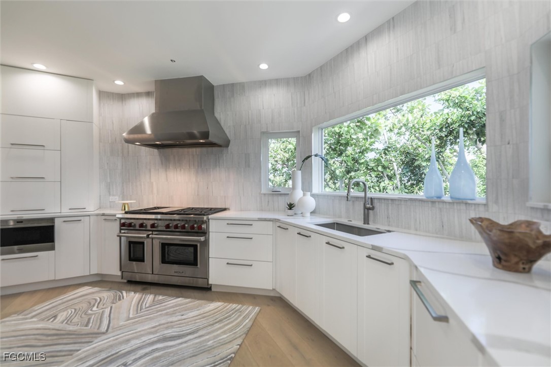 941 South Seas Plantation Road Captiva, FL 33924 - Photo 6 of 50 a kitchen with a stove a sink and a refrigerator