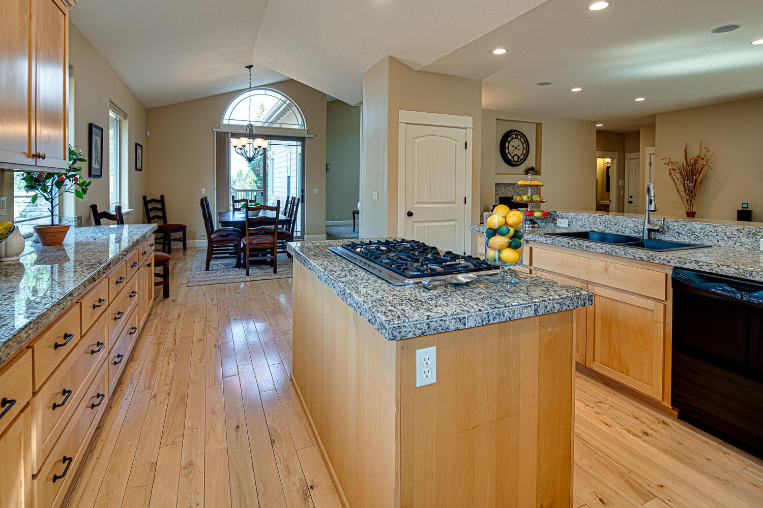 1395 Spring Ridge Court Redmond, OR 97756 - Photo 16 of 41 1395-090