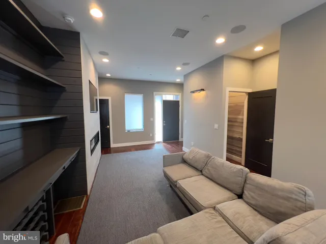 $4,500 | 423 Wallace Street, Philadelphia, PA 19123