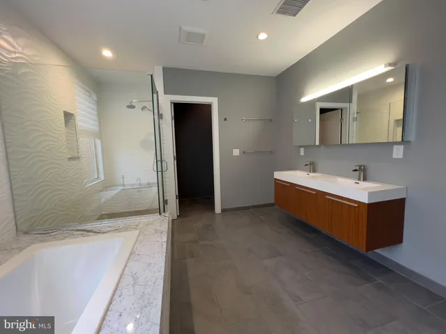 $4,500 | 423 Wallace Street, Philadelphia, PA 19123