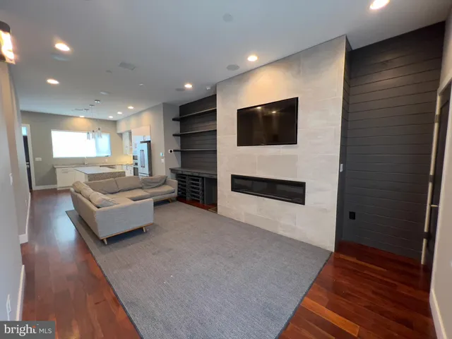 $4,500 | 423 Wallace Street, Philadelphia, PA 19123