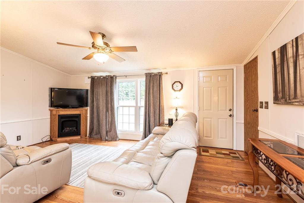 7713 Riverbend Road Claremont, NC 28610 - Photo 7 of 32 Gallery Image 7