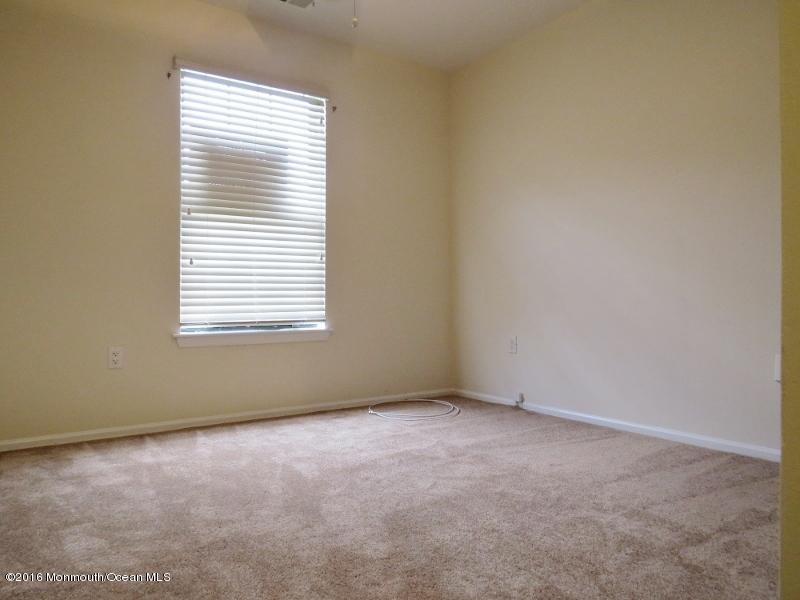 5 Claridge Court, Unit 4 Freehold, NJ 07728 - Photo 11 of 14 IMG_2753 (800x600)