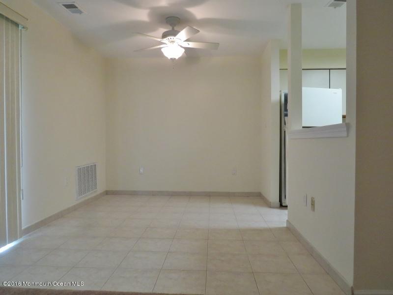 5 Claridge Court, Unit 4 Freehold, NJ 07728 - Photo 5 of 14 IMG_2736 (800x600)