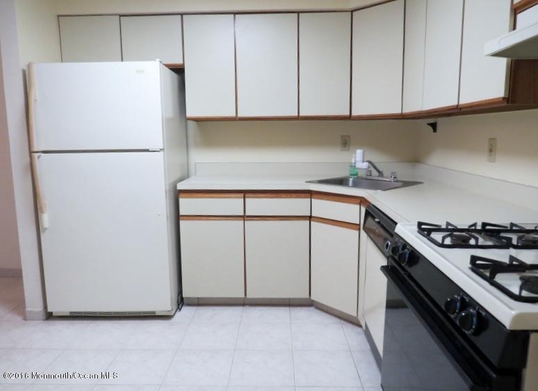 5 Claridge Court, Unit 4 Freehold, NJ 07728 - Photo 7 of 14 IMG_2738 (800x600)