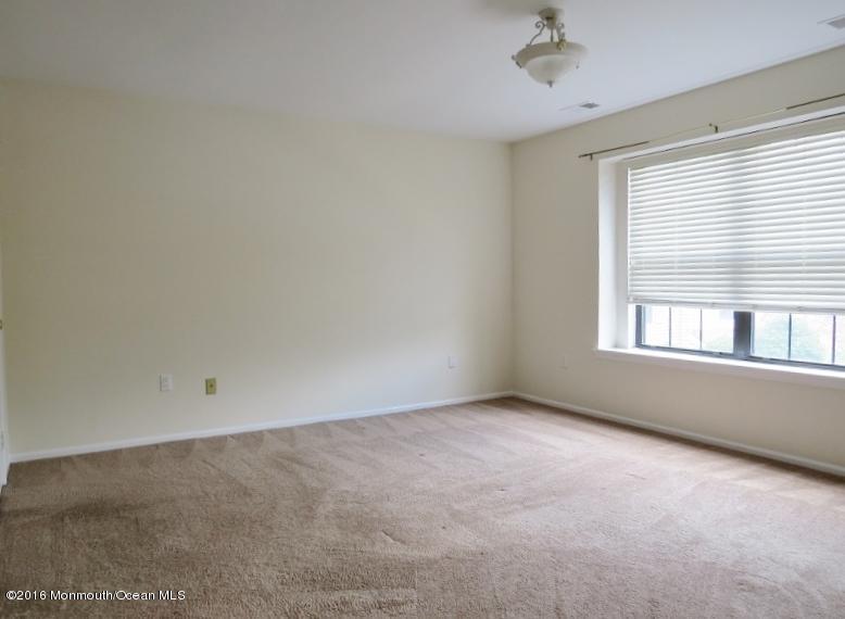 5 Claridge Court, Unit 4 Freehold, NJ 07728 - Photo 8 of 14 IMG_2746 (800x600)