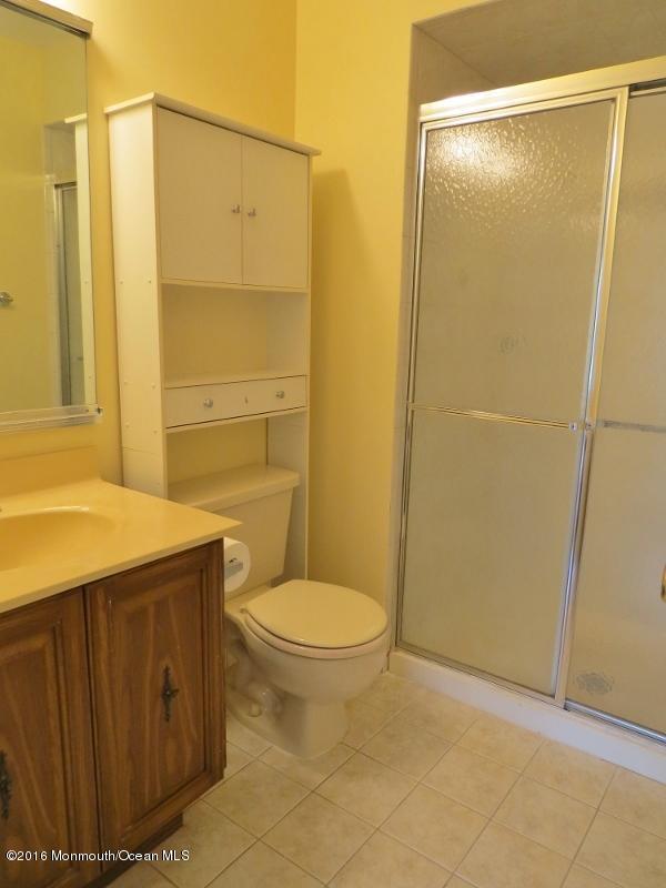 5 Claridge Court, Unit 4 Freehold, NJ 07728 - Photo 10 of 14 IMG_2748 (600x800)