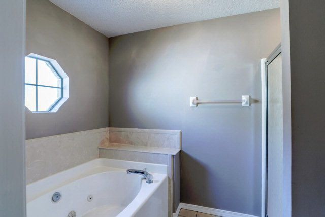 1511 Mulberry Lane Foley, AL 36535 - Photo 15 of 34 Master Bath
