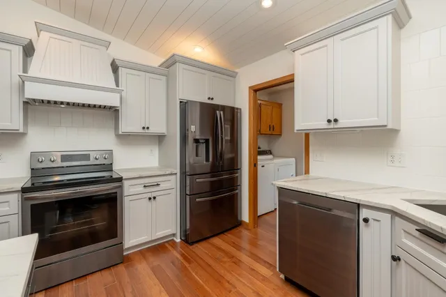 $329,900 | 1813 6th Avenue West, Shakopee, MN 55379