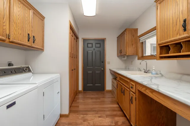 $329,900 | 1813 6th Avenue West, Shakopee, MN 55379