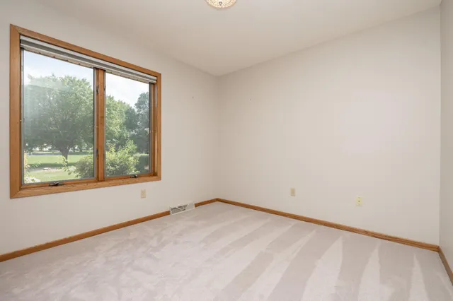 $329,900 | 1813 6th Avenue West, Shakopee, MN 55379