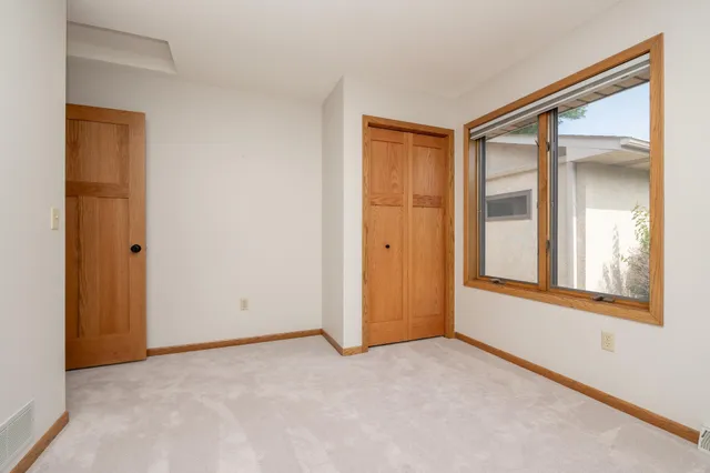 $329,900 | 1813 6th Avenue West, Shakopee, MN 55379