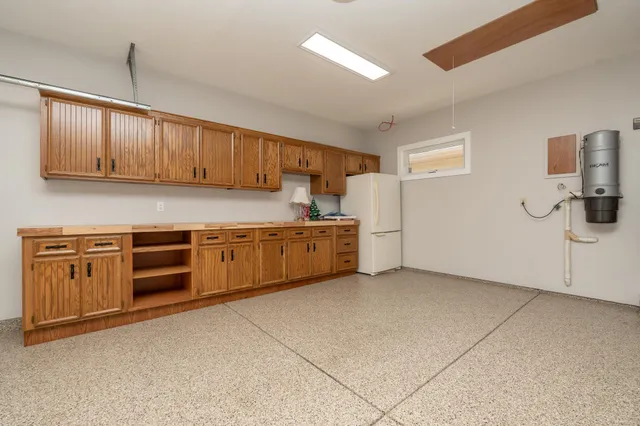 $329,900 | 1813 6th Avenue West, Shakopee, MN 55379