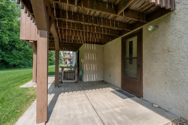 $329,900 | 1813 6th Avenue West, Shakopee, MN 55379