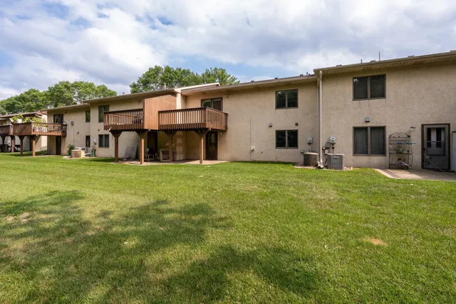 $329,900 | 1813 6th Avenue West, Shakopee, MN 55379