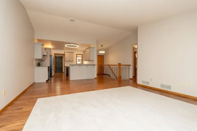 $329,900 | 1813 6th Avenue West, Shakopee, MN 55379