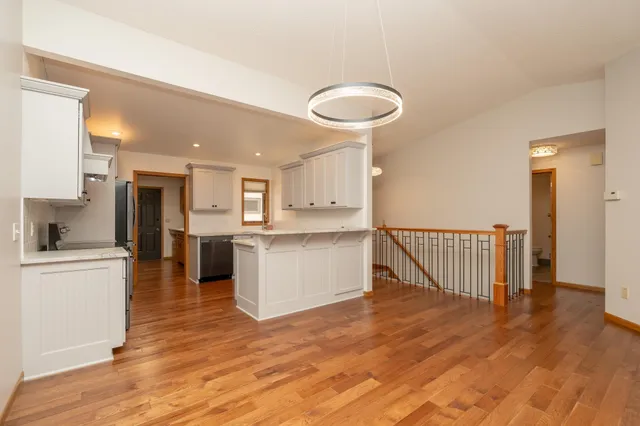 $329,900 | 1813 6th Avenue West, Shakopee, MN 55379