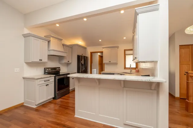 $329,900 | 1813 6th Avenue West, Shakopee, MN 55379