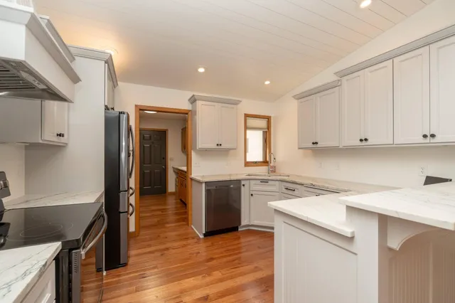 $329,900 | 1813 6th Avenue West, Shakopee, MN 55379