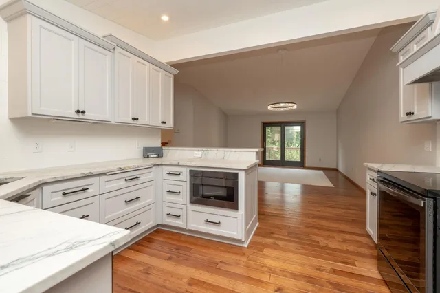 $329,900 | 1813 6th Avenue West, Shakopee, MN 55379