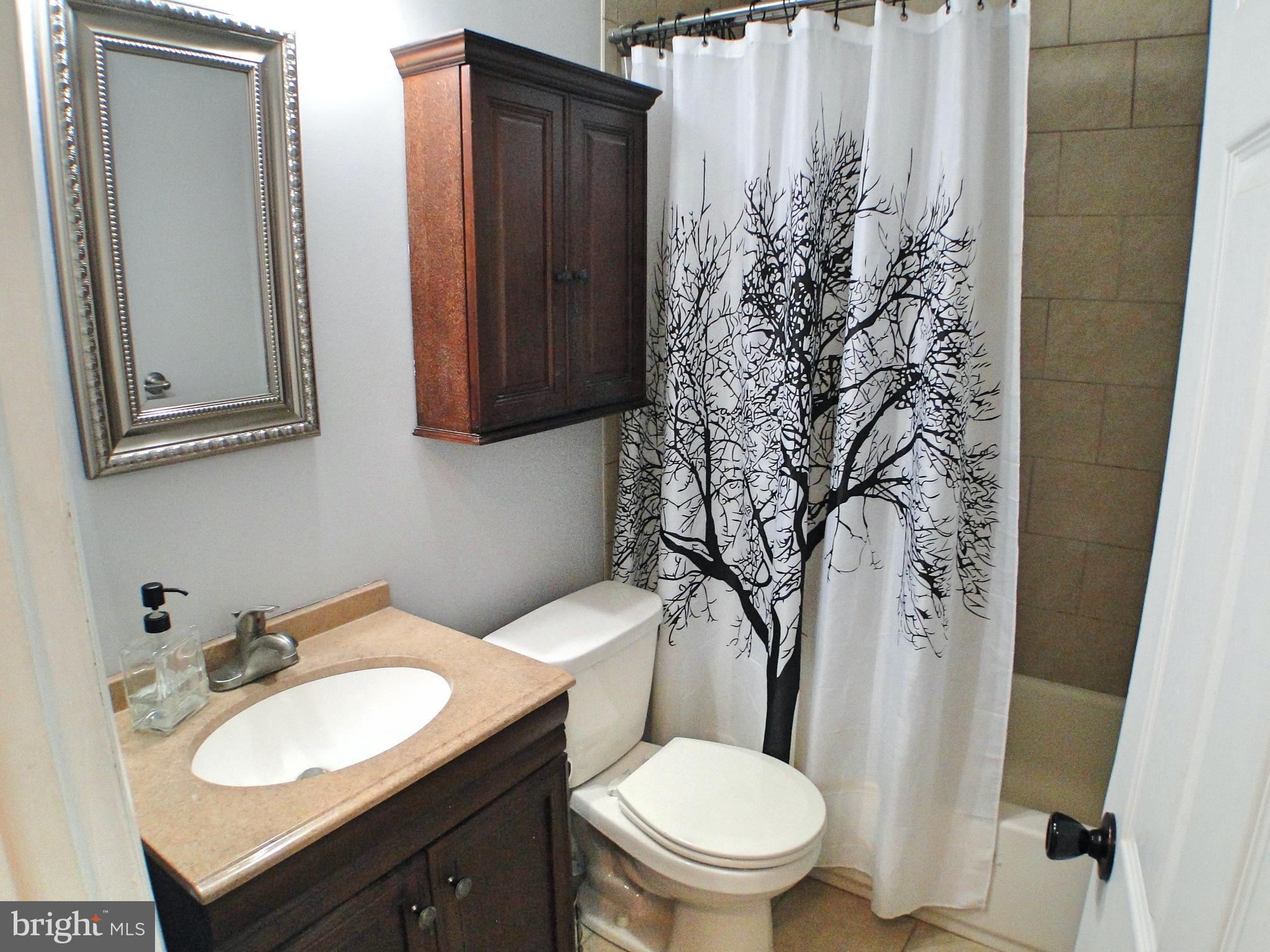 417 Hillside Road Ridley Park, PA 19078 - Photo 11 of 29 Full Bathroom