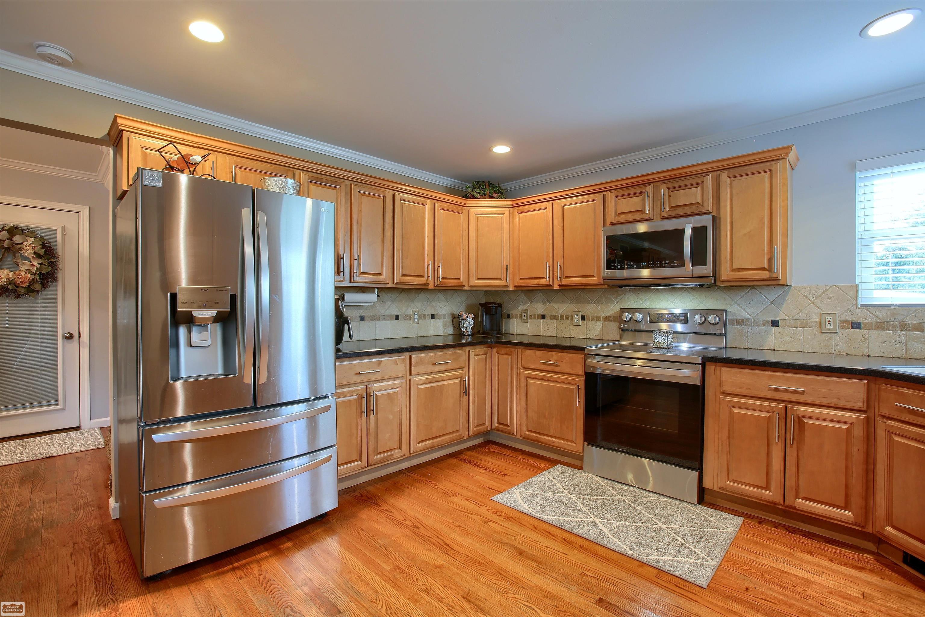 71237 Weeks Road Richmond, MI 48062 - Photo 10 of 60 50121889-9.JPG