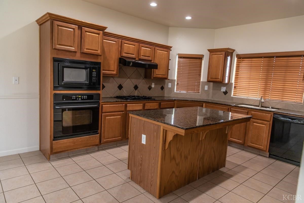 966 Privilege Way Lemoore, CA 93245 - Photo 9 of 22 Gallery Image 9