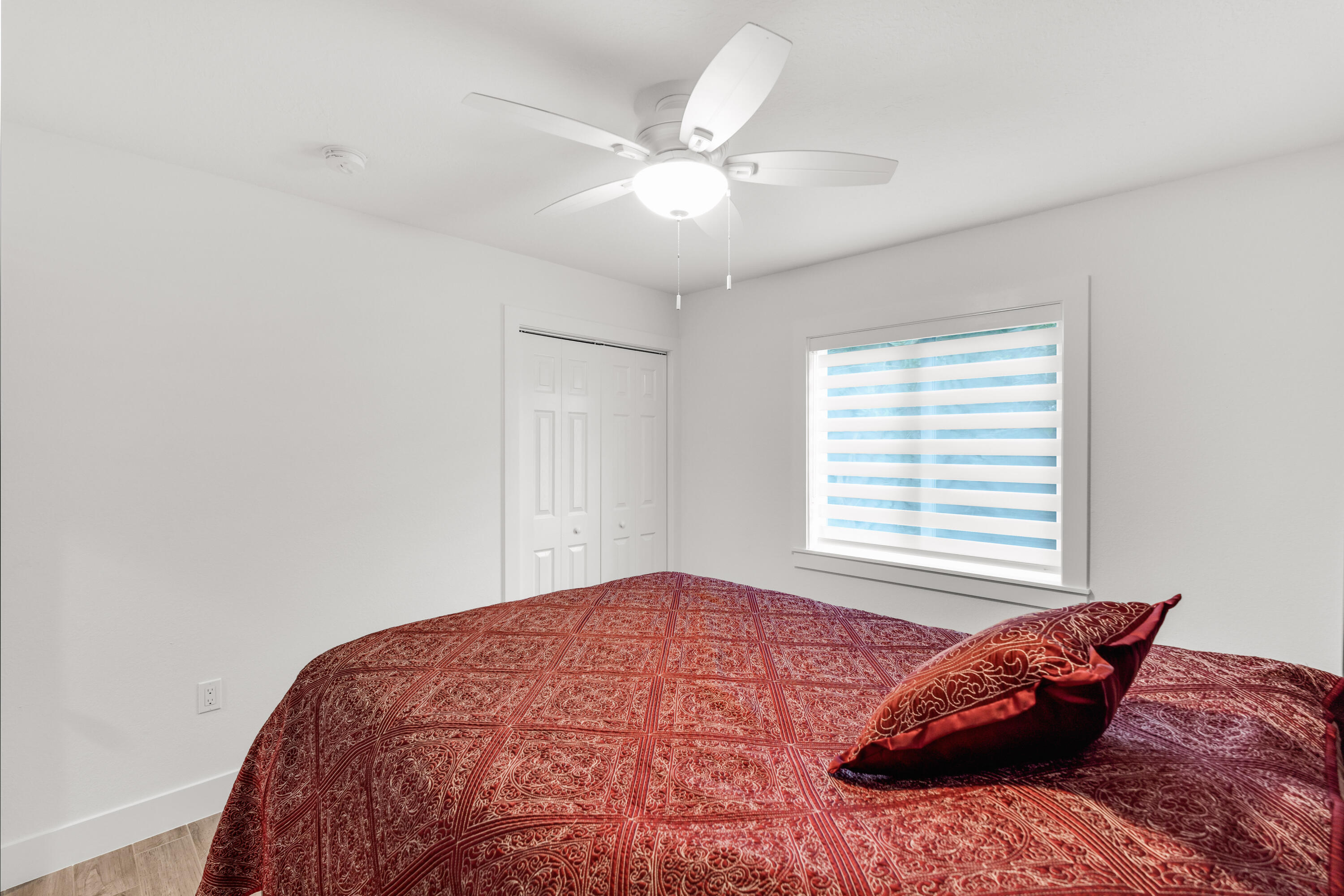1023 Valencia Road Key Largo, FL 33037 - Photo 25 of 32 a bed sitting in a bedroom next to a window