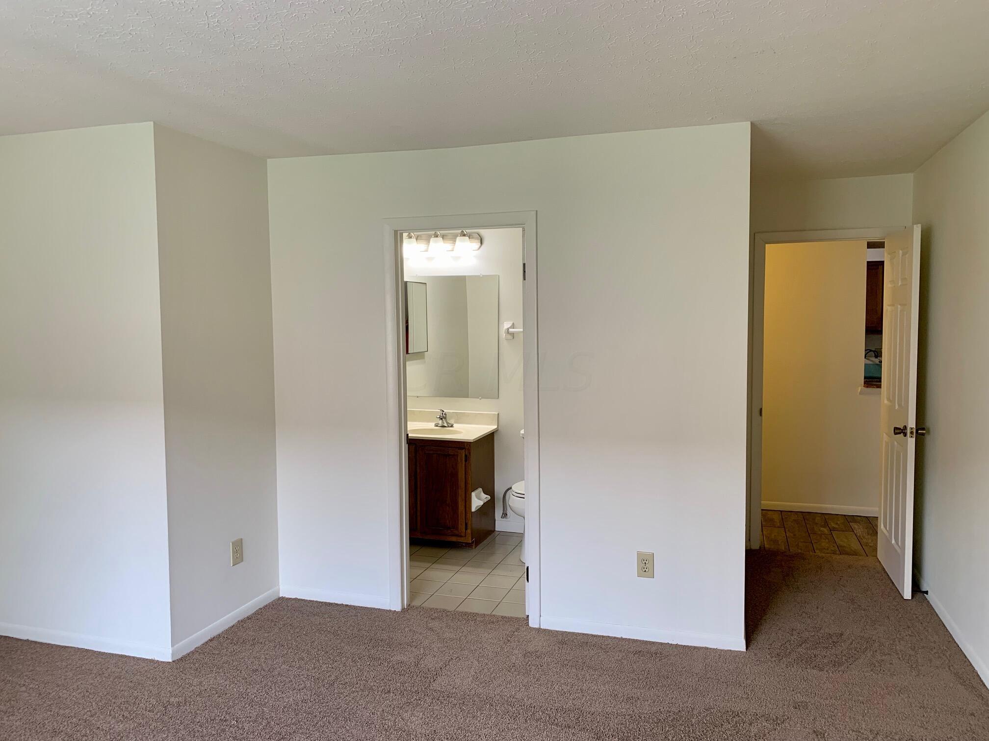 2295 Hedgerow Road, Unit 2295B Columbus, OH 43220 - Photo 14 of 23 IMG_1785