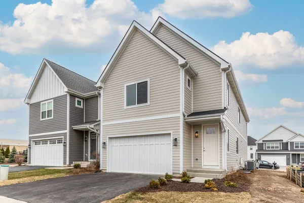 $749,999 | 113 Roman Lane, Hawthorn Woods, IL 60047