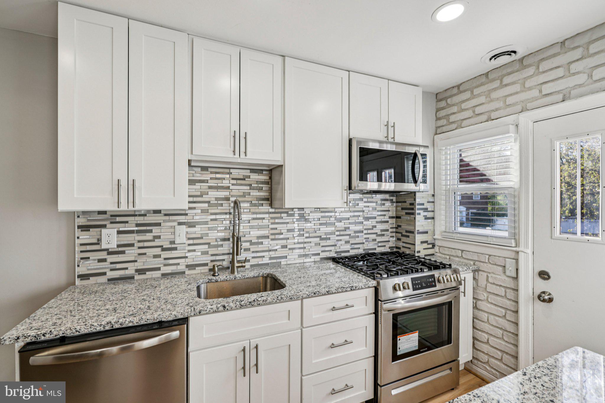 4546 Mountview Road Baltimore, MD 21229 - Photo 5 of 26