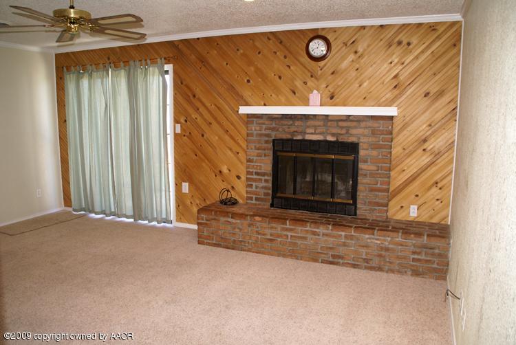 4816 South Austin Street Amarillo, TX 79110 - Photo 4 of 14 a view of fireplace