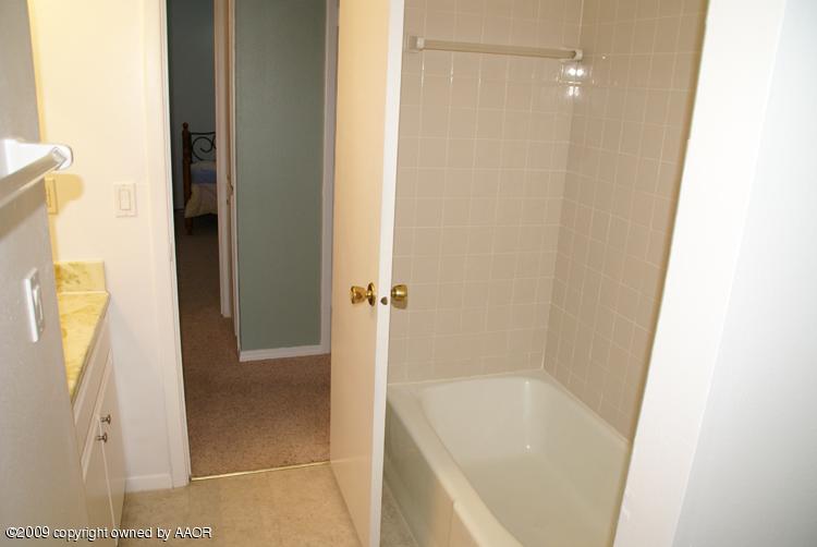 4816 South Austin Street Amarillo, TX 79110 - Photo 10 of 14 a bathroom with a bathtub