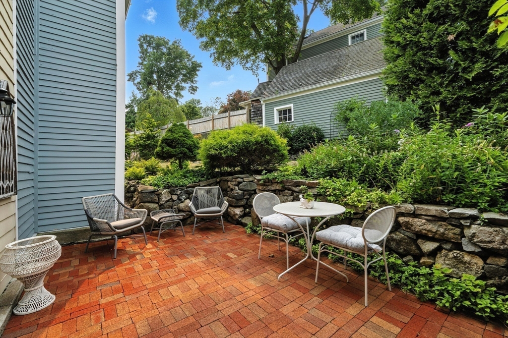 159 Elm Street, Unit 1 Marblehead, MA 01945 - Photo 11 of 28 Gallery Image 11