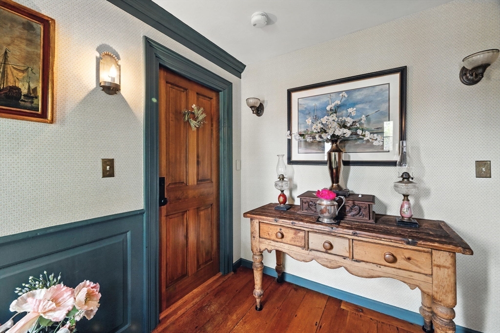 159 Elm Street, Unit 1 Marblehead, MA 01945 - Photo 3 of 28 Gallery Image 3