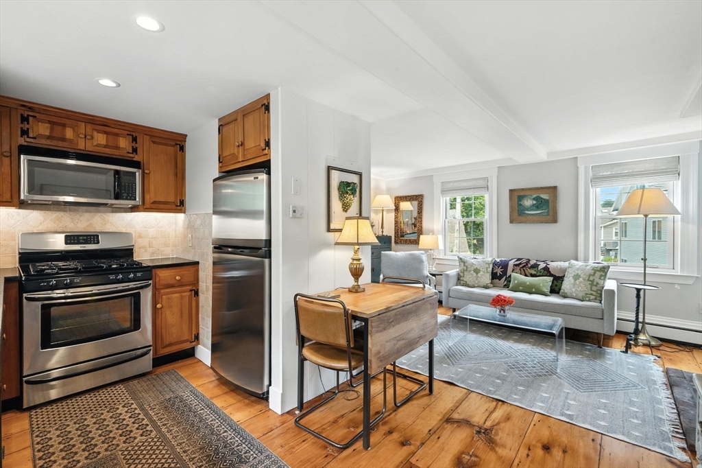 159 Elm Street, Unit 1 Marblehead, MA 01945 - Photo 4 of 28 Gallery Image 4