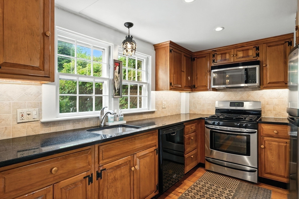 159 Elm Street, Unit 1 Marblehead, MA 01945 - Photo 5 of 28 Gallery Image 5