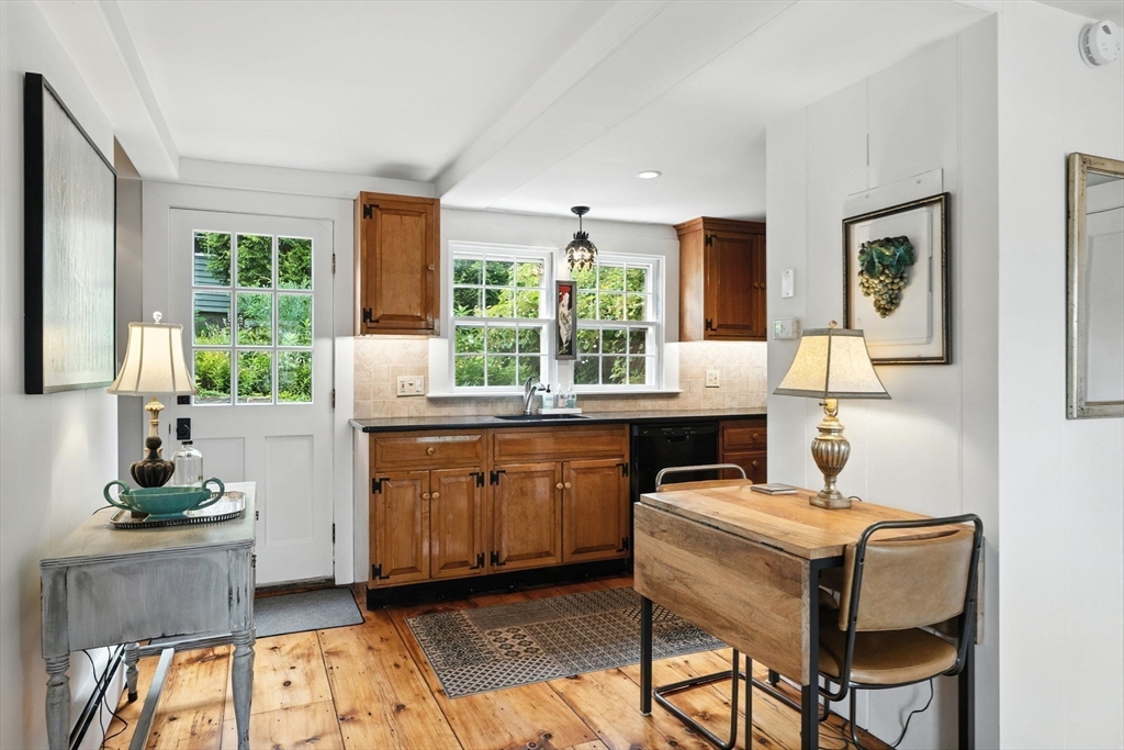 159 Elm Street, Unit 1 Marblehead, MA 01945 - Photo 6 of 28 Gallery Image 6