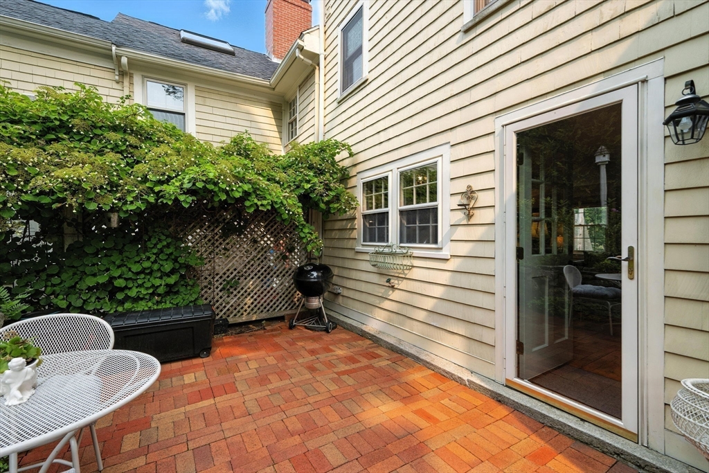 159 Elm Street, Unit 1 Marblehead, MA 01945 - Photo 10 of 28 Gallery Image 10