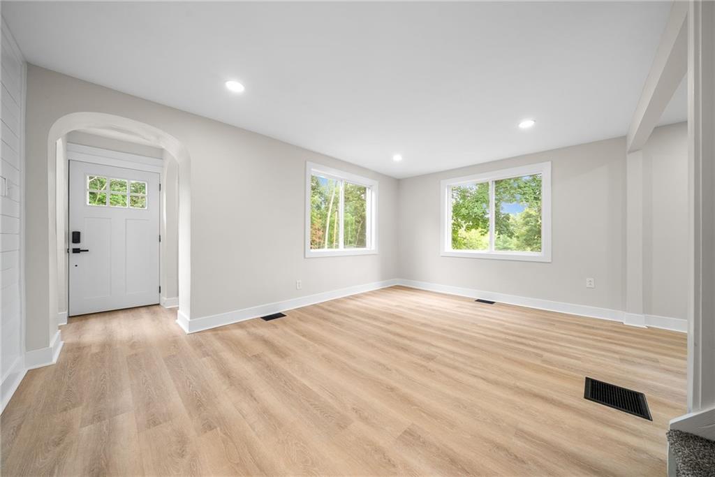 580 New York Avenue Rochester, PA 15074 - Photo 4 of 31 Gallery Image 4